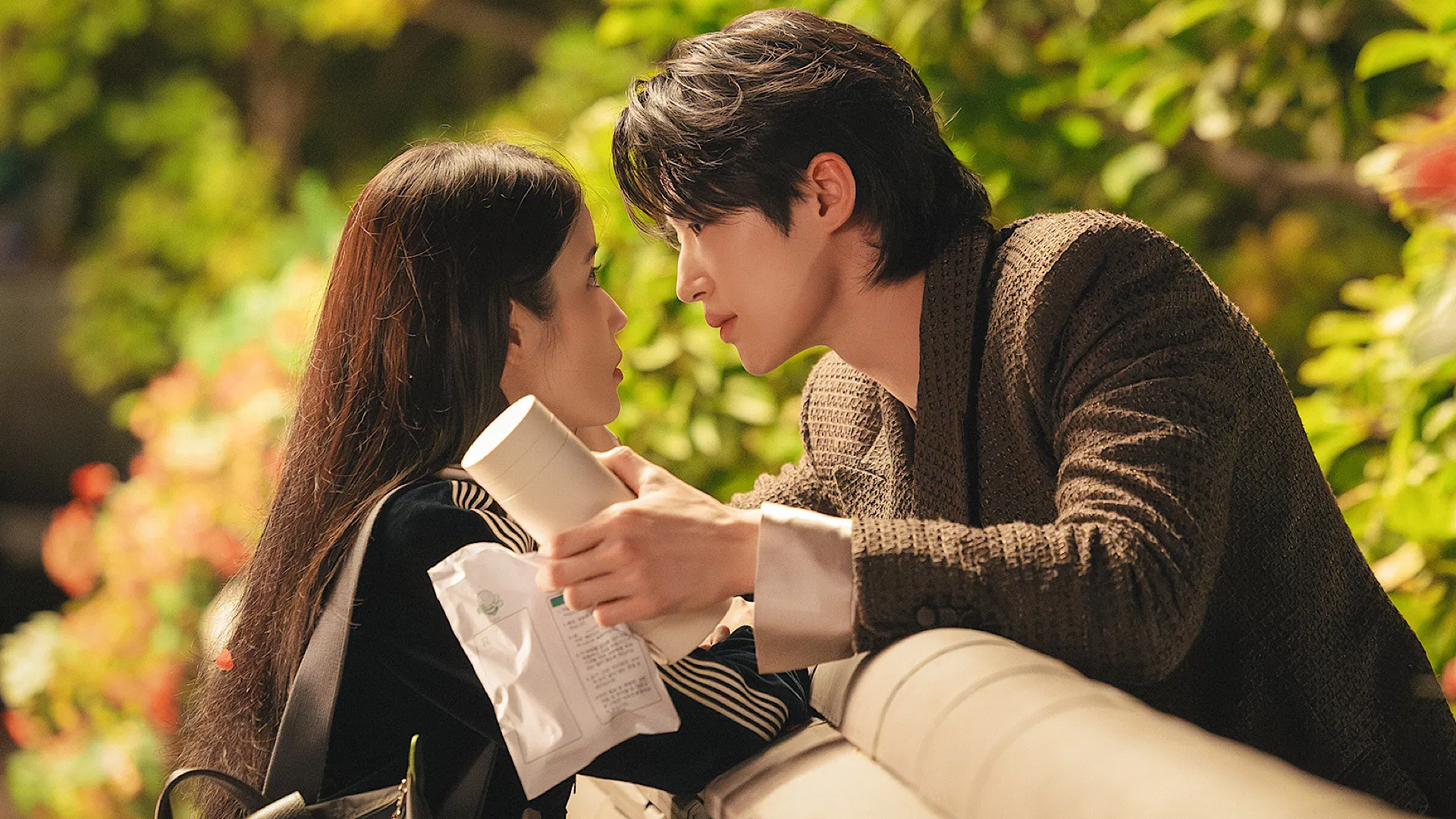 Perfect Crown Reytingleri Alt Üst Etti: IU ve Byeon Woo-seok’tan Büyük Başarı!